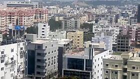 Ippadi Oru Kolutha Aunty A Yaru Vandamnu Soluvaga