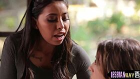 trimmed lesbo bf getting finger fucked