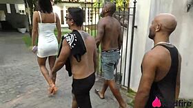 Patroa safada pays helpers with blowjob and rough fucking in the bush