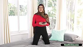 Girl wants guy to be her first deepthroat experience 😘