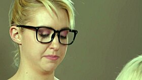 เกิร์ลสเวย์ส เทคนิคชักหีด้วยนิ้วสาวเนิร์ดเลสเบี้ยนโคลอี้เคนดร้า