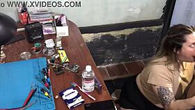 no ten�a para pagarle a mi t�cnico y termine chup�ndole la pija