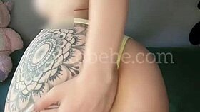 Me toco mientras el vecino mira fijamente real trailer