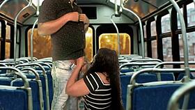 Follando en bus transporte publico en movimiento ojala se pueda repetir