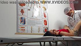 Ginecologista Enfia Dedo No Cu E Fode Paciente