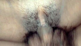 น้ำพุ่งเข้ารูหีเพื่อนสาวอย่างรุนแรง