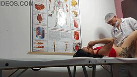 Ginecologista Enfia Dedo No Cu E Fode Paciente