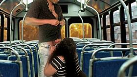 Follando en bus transporte publico en movimiento ojala se pueda repetir