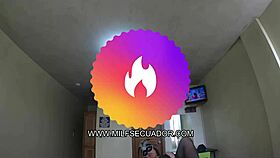 mi hijastro me ayuda a sacar fotos para mi página web y yo a cambio le enseño a masturbarse