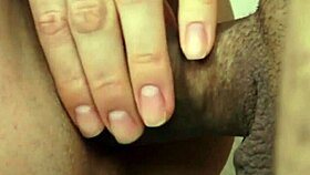 Juega con la polla hasta el orgasmo 😏