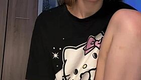 Young amateur fingers perfect pussy using big dildo