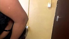 does the fat pussy ebony milf cheat with a stranger?