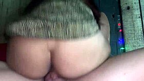 Temen Terbaik Serang Pake Memek Berbulu di Live!