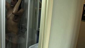 HOMEMADE VIDEO OF MY NUDE GIRLFRIEND BATHING