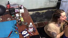 no ten�a para pagarle a mi t�cnico y termine chup�ndole la pija