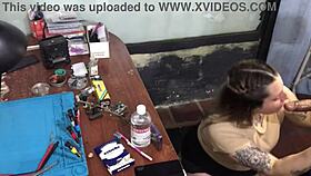 no ten�a para pagarle a mi t�cnico y termine chup�ndole la pija