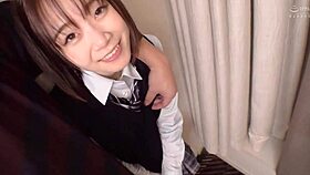 まおちゃんと共にいざ行かん！ラブホへ！ぐしょぐしょのオ〇ンコを指で慰めるついでに、おじさんとっておきのバイブが登場！奥までずっぽり咥えさせ、「落としたらオ〇ンチン挿れないよ」と愛あるイジワルで焦らしていきます。どこかmっ気がある彼女のお尻を叩き悦ばせてあげながら、おじさん流全力ピストンで連続絶頂させちゃいますきゅんきゅん締まるオ〇ンコに耐えきれず、一発目は正常位にて中出し！