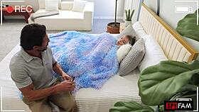 Stepdad makes stepdaughters cunt his fuck toy 😏