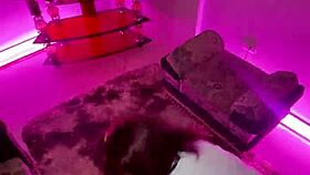 Hijastra gran culo recibe polla en coño mojado