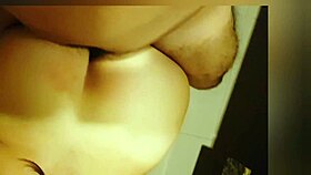 Nueva víctima gime delicioso en la cama