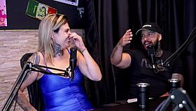 Couple Boldly Squirts While Peeing Together