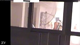 s saem de festa discretamente mas sao descobertos fodendo na varanda da cobertura