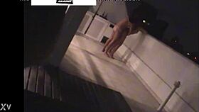 s saem de festa discretamente mas sao descobertos fodendo na varanda da cobertura