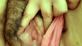 ميلف ناضجة تتدلع وهي تشوف بورن