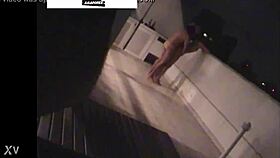 s saem de festa discretamente mas sao descobertos fodendo na varanda da cobertura