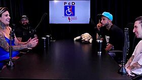 Couple Boldly Squirts While Peeing Together