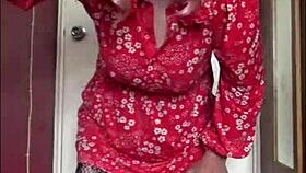 bisexual crossdresser craves swallowing your piss 😳