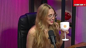 Novinha Safada Gozando Na Siririca!