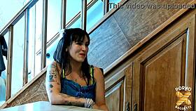 Tutty brune sublime se régale avec cette bite