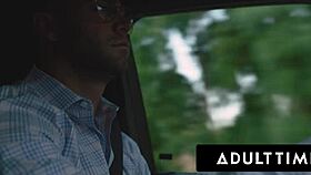 ¡Oh no, a la embarazada Casey Calvert se le rompe la fuente pillando a su novio follando a Leana Lovings!