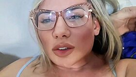 Milf safada feels cold and asks for my cock