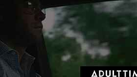 ¡Oh no, a la embarazada Casey Calvert se le rompe la fuente pillando a su novio follando a Leana Lovings!