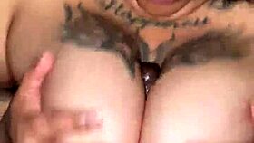 Tloušt BBW leští můj černý tlustý kovový čůň