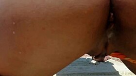 como ela filmou o macho alpha empinando e gozando na praia com creampie