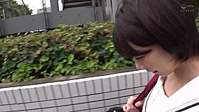 ちっぱい美尻j●・ましろちゃんは、周りの友達には内緒で楽しんでいるスケベな女の子w出会って早々に下着（白！）を見せてくれるエッチな彼女 気持ちよくなれるお薬をプレゼント！