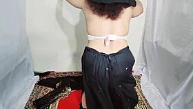 check out this sexy arabic girl dancing in hijab, shaking her ass to arabic music 😍