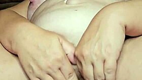 Is that thick preggo milf squirting from her big pussy ass?