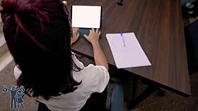 Fui desviada da minha fun��o de secret�ria meu chefe tinha planos de foder minha buceta peluda - lady milf frotinha pornstar