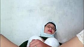 Shemale Hijab Ride A Big Dildo And Cum