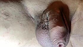 Spunlnix1991 casually pushes in her morning buttplug for a huge ass