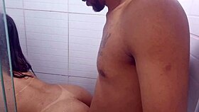 comi a famosinha dentro do banheiro no pelo livia