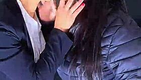 Duas putas morenas safadas se lambem e gozam sem parar