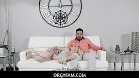 Hot blonde welcomes peter green with warm pussy