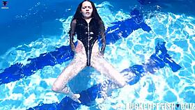 Underwater Jessica Bunny Swims With Her Boobs And Ass In The Pool