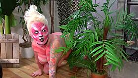 Kitten Plays With Courtney's Pussy In Detail