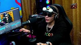 didy reis shows her beautiful tits on podcast